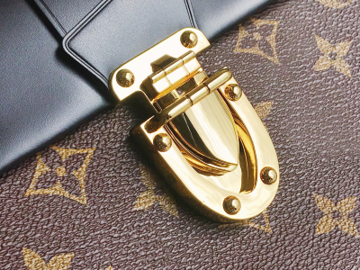 服饰系列实景驴家One handle信封手提包细节特写