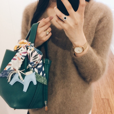 服饰系列可爱小马挂件细节场景图
