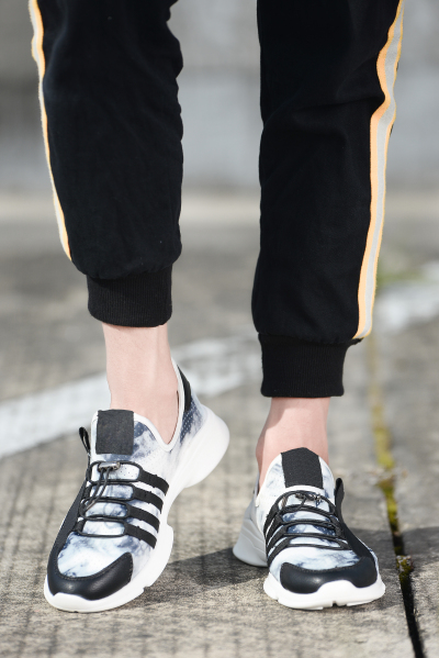 LHT_C_运动鞋_白红黑_33P_DSC_2274