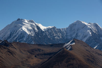 风光系列实景连绵的山脉和雪山