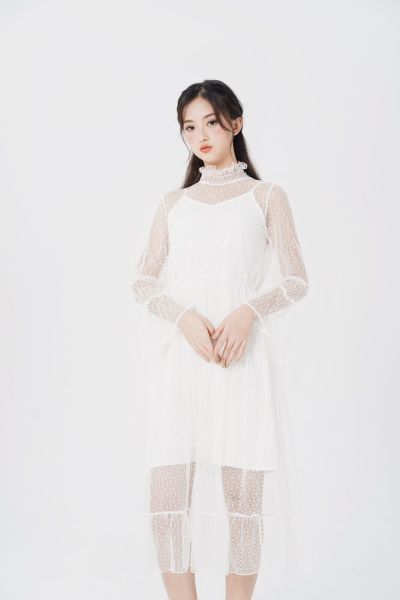 服饰系列实景模特穿着白色蕾丝立领连衣裙
