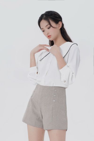 服饰系列实景模特穿着衬衫裤子格子套装