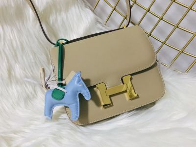 服饰系列实景H家-空姐包细节场景图