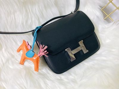 服饰系列实景H家-空姐包细节场景图