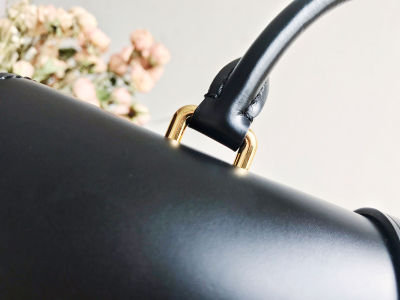 服饰系列实景驴家One handle信封手提包