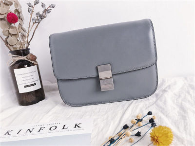 服饰系列实景CÉLINE-box细节特写