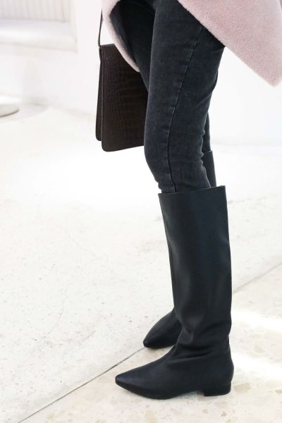 服饰系列实景黑色长筒靴上身穿搭效果图