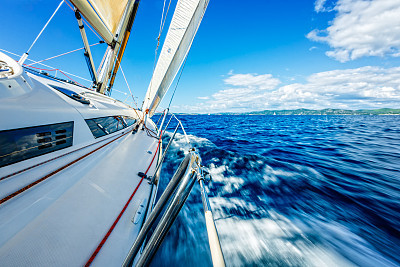Sailing in the wind with sailboat