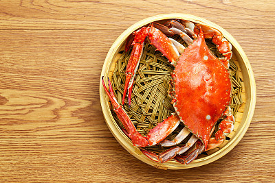 steamed crab in bamboo steamer