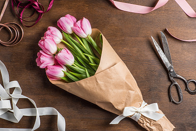 pink tulips bouquet