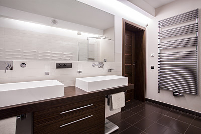 Modern and sterile bathroom