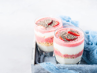Yogurt strawberry fruit parfait with rolled oats