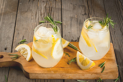 Tonic water with lemon and rosemary
