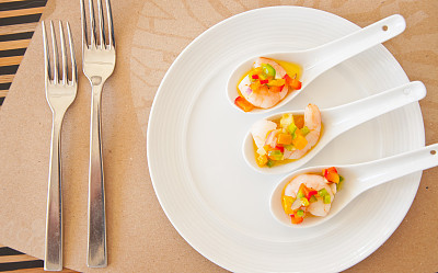 shrimp in mix bell peppers on oil base sauce