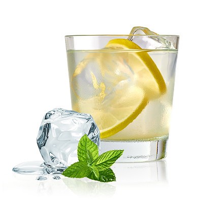 Gin tonic in rock glass