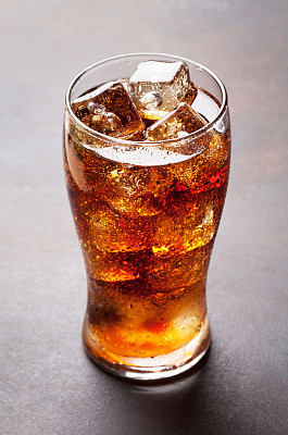 Cola with ice