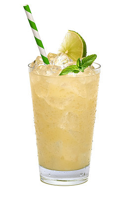 Lemonade with lemon slice in glass