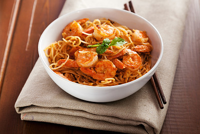 Thai rice noodles with shrimps
