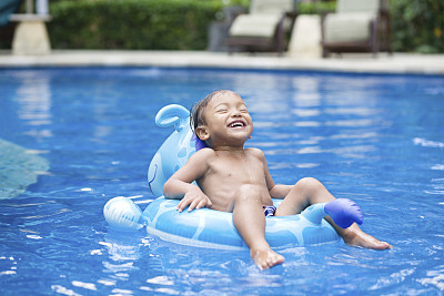 Child enjoying in swimming pool