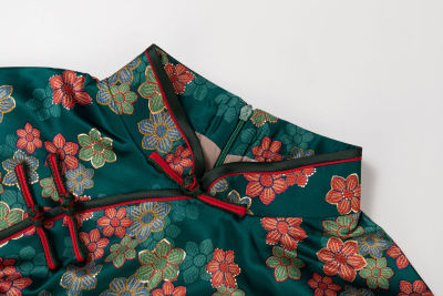 服饰系列写实绿色旗袍领口细节图