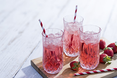 Prosecco Bellini Cocktail with Strawberries