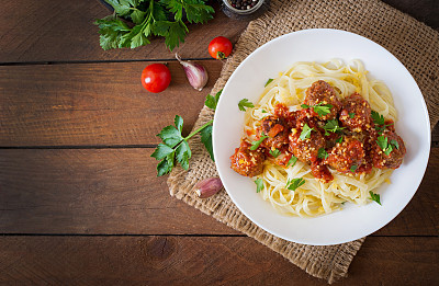 Fettuccine Pasta with meatballs in tomato sauce