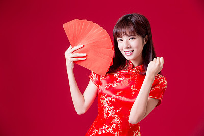 cheongsam woman show red envelope