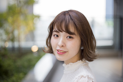 笑顔が可愛い　女性