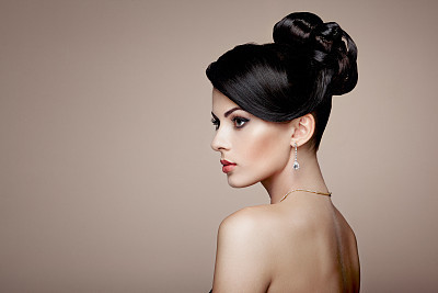Fashion portrait of young beautiful woman with jewelry