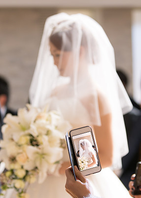 Taking pictures of bride by smart phone