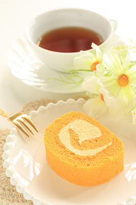 orange color swiss roll