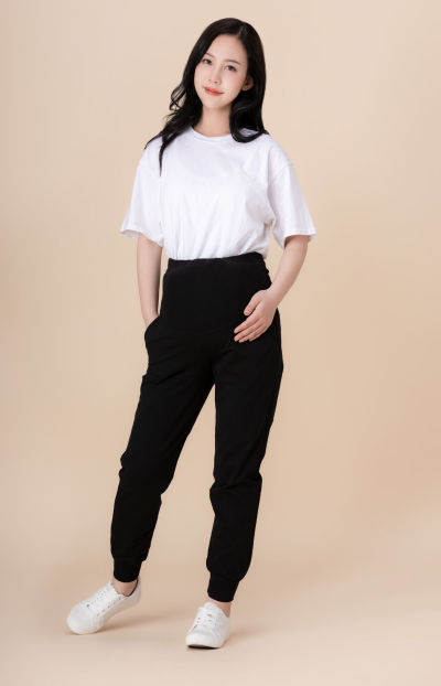 服饰系列实景模特穿着孕妇裤的室内摆拍