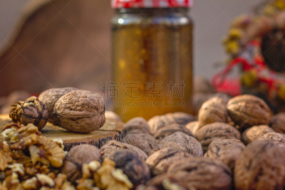 蜂蜜,胡桃,大量物体,胡桃木,春药,去皮的食物,镁,钾,锌,木匙