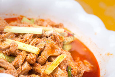 牛肉,辣椒酱,辣椒油,牛肚,大脑边缘系统,四川菜,日式火锅菜,餐具,葱,水平画幅