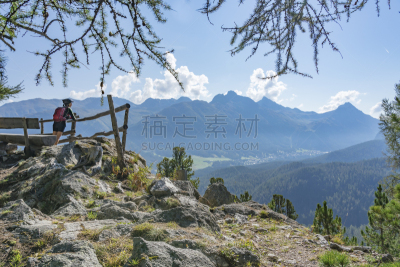 山地自行车运动,瑞士,恩佳迪纳山谷,瑞士阿尔卑斯山,女人,自行车,湖,小路,皮兹伯尼纳,夏天