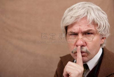 老年男人,安静,留白,水平画幅,注视镜头,手势语,工作年长者,小胡子,仅成年人