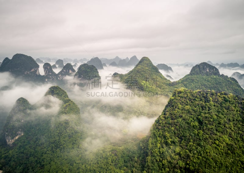 山,云景,航拍视角,阳朔县,桂林山水,兴平,阳朔,桂林,喀斯特,卷起