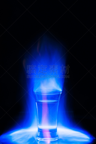 鸡尾酒,火焰,蓝色,垂直画幅,玻璃,含酒精饮料,特写,利口酒,照明设备,一个物体