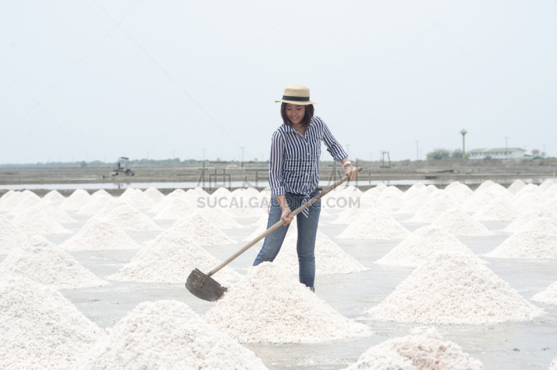 女人,生理盐水,钠,独轮手推车,矿物质,水平画幅,沙子,人,长方形,凹陷地形