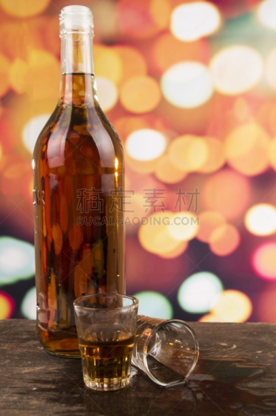 威士忌,背景,朗姆酒,玻璃杯,在上面,照明设备,散焦,垂直画幅,白兰地酒杯,蒸馏酒厂