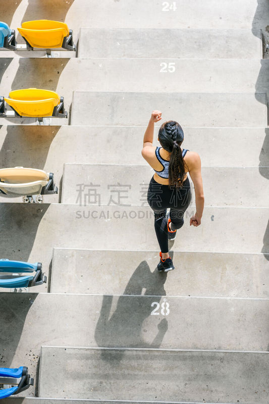 体育场,透过窗户往外看,台阶楼梯,概念,田径赛,高处,仅一个女孩,奥林匹克运动场,聚乙烯,看台