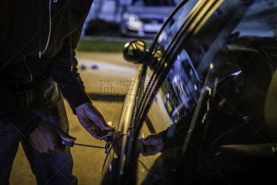 偷车贼,螺丝刀,汽车,刹车,劫持汽车,入室行窃,夜贼,连帽运动外套,水平画幅,夜晚