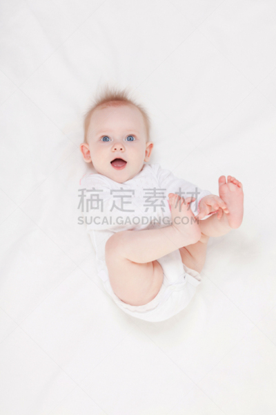 白色,可爱的,床,婴儿,蓝色眼睛,自然美,尿布,垂直画幅,纯净,人的眼睛