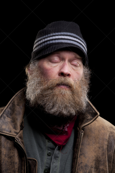 沮丧,男人,小卷发,中长发,苍白的头发,垂直画幅,灵性,络腮胡子,45到49岁,皮革