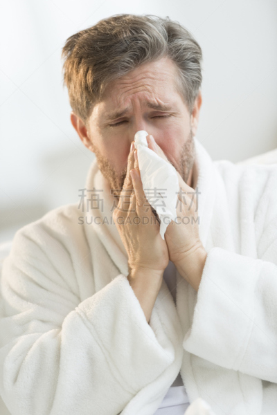 擤鼻子,男人,手帕,垂直画幅,正面视角,半身像,纸巾,白人,男性,仅男人