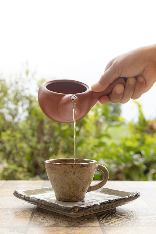 茶,茶杯,餐具,垂直画幅,水,褐色,芳香的,传统,茶碟,早晨