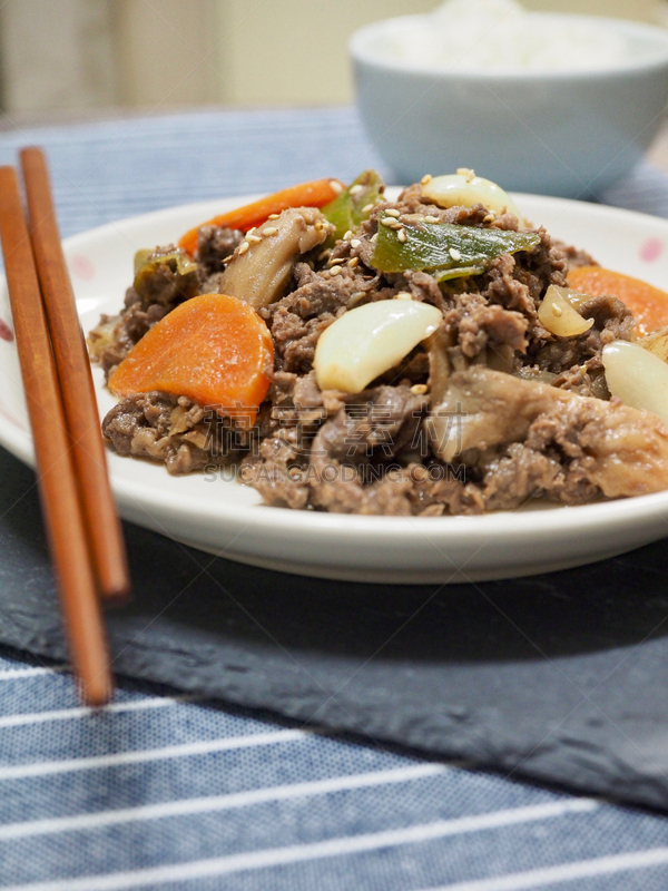 韩式烧牛肉,东方食品,烧肉,野餐烤牛肉,朝鲜的新年,韩国中秋节,韩国泡菜,酱油,饮食产业,筷子