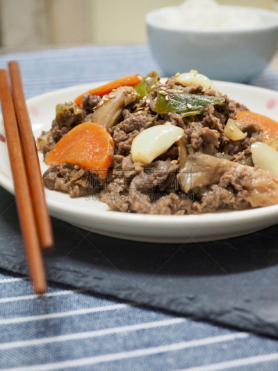 韩式烧牛肉,东方食品,烧肉,野餐烤牛肉,朝鲜的新年,韩国中秋节,韩国泡菜,酱油,饮食产业,筷子
