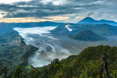 爪哇,婆罗摩火山,印度尼西亚,火山,泗水,bromo-tengger-semeru national park,东爪哇,火山喷口,水平画幅,火山地形