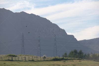 罗兰山,陆地,电缆,水平画幅,无人,草地围场,电源,山,偏远地区